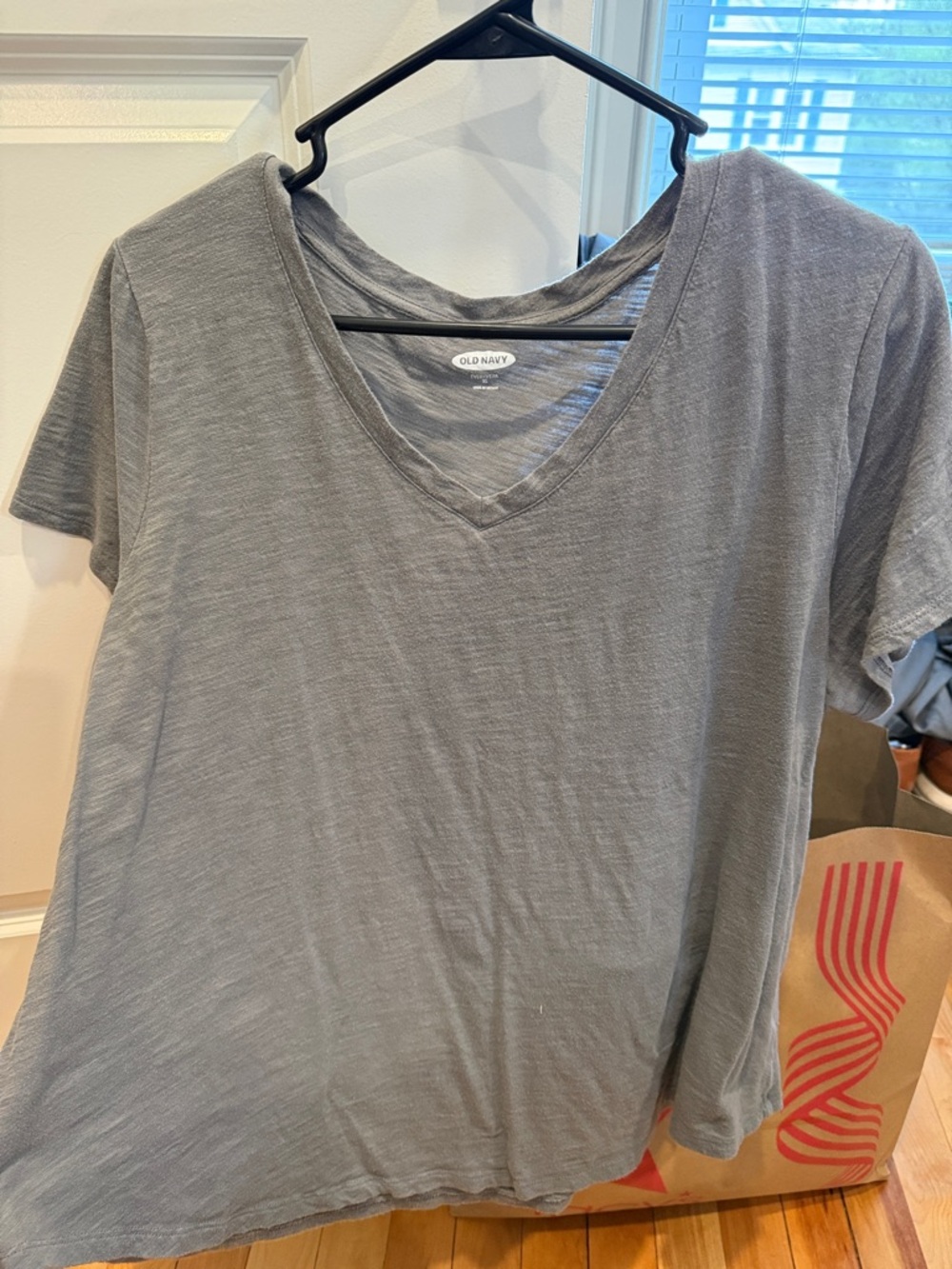 Old Navy Gray V-Neck Short Sleeve Tee